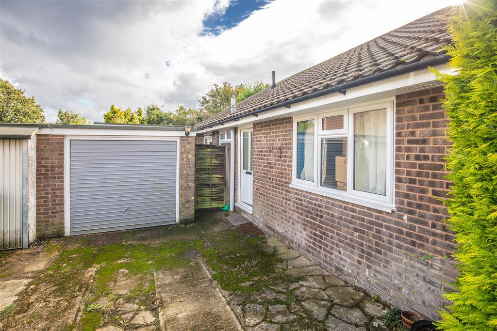 Downsview Crescent, Uckfield 3 bed detached bungalow for sale £400,000