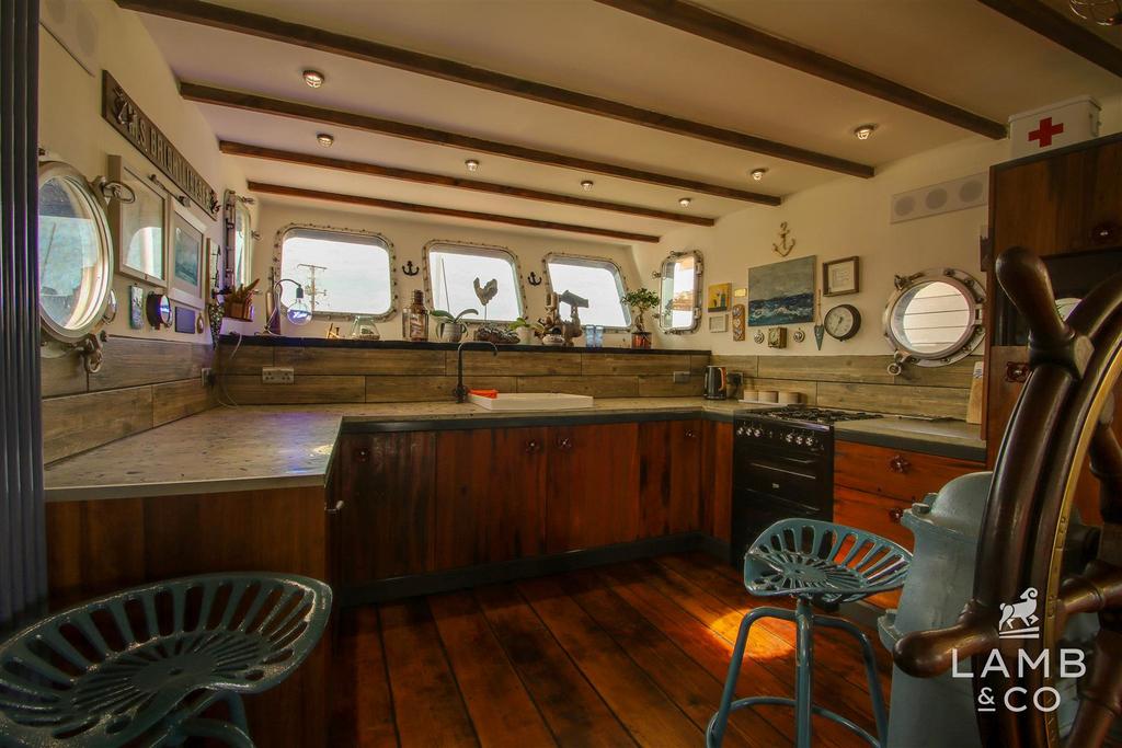 Kitchen: