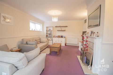 3 bedroom semi-detached bungalow for sale, Oakleigh Road, Great Clacton CO15