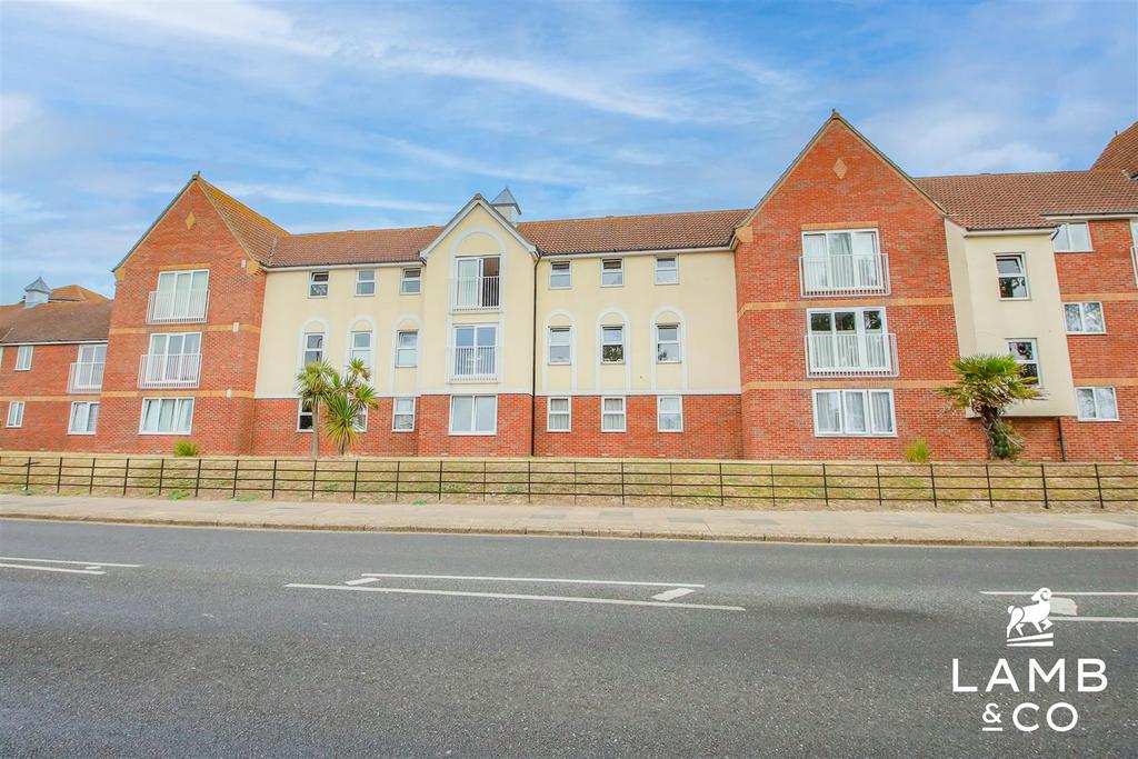 Marina Point, ClactononSea CO15 2 bed flat for sale £185,000