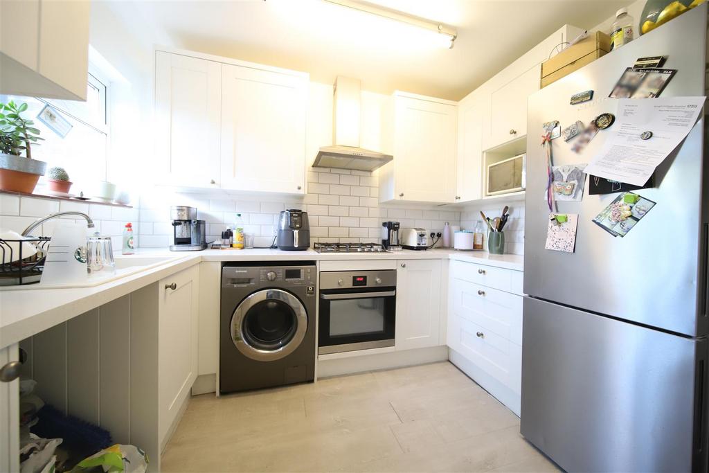 Hampden Square, London 3 bed flat for sale £375,000