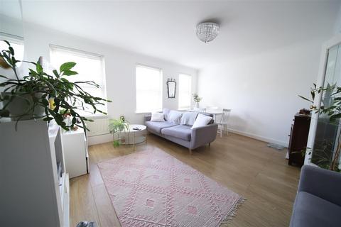 3 bedroom flat for sale, Hampden Square, London