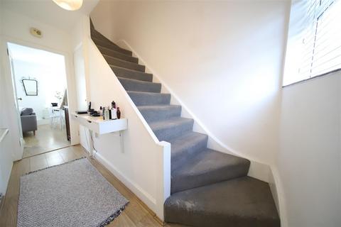 13a Onslow Parade, London, N14 5JN