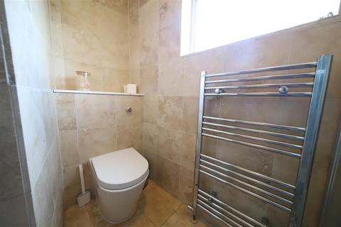 13a Onslow Parade, London, N14 5JN