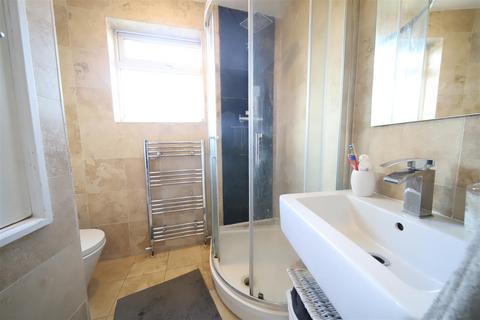 13a Onslow Parade, London, N14 5JN
