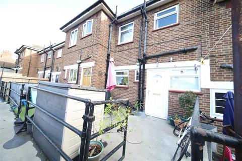 13a Onslow Parade, London, N14 5JN