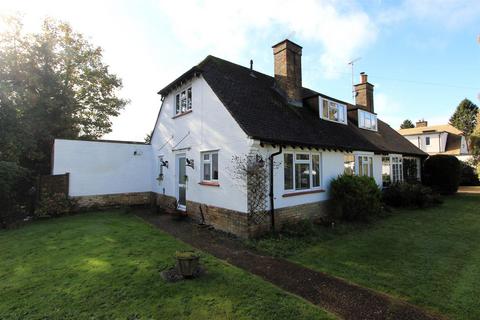 3 bedroom semi-detached house for sale - Vincent Close, Chipstead