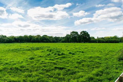 5 bedroom property with land for sale - Chobham, Surrey CIRCA 3 ACRE PLOT