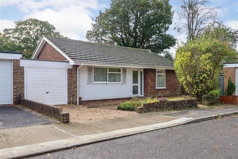 3 Acorns, Horsham, RH13 6AF