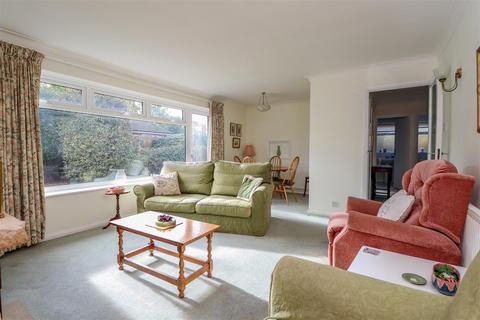 3 Acorns, Horsham, RH13 6AF