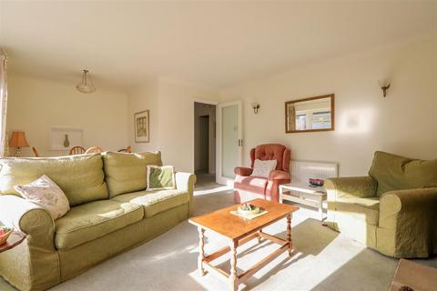 3 Acorns, Horsham, RH13 6AF