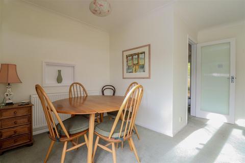 3 Acorns, Horsham, RH13 6AF