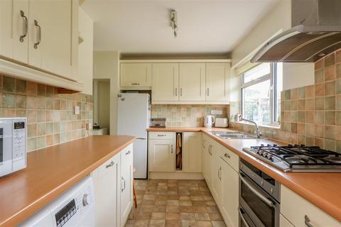 3 Acorns, Horsham, RH13 6AF