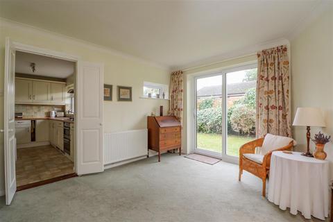 3 Acorns, Horsham, RH13 6AF