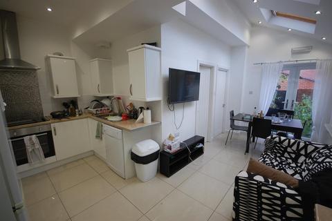 5 bedroom terraced house to rent - Mistletoe Street, Durham City