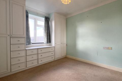 1 bedroom retirement property for sale, Merton Court, Castleview Gardens, IG1