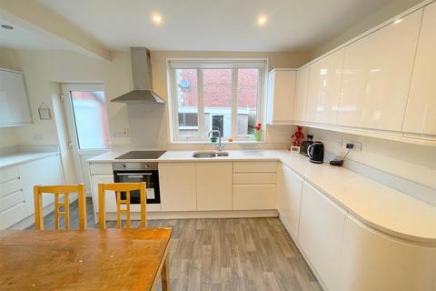 3 bedroom end of terrace house for sale, Langford Street, Leek