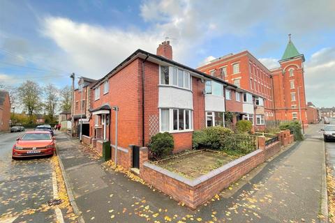 3 bedroom end of terrace house for sale, Langford Street, Leek