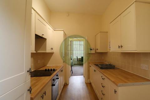 4 bedroom terraced house to rent - 10 Knowle RoadBurleyLeeds