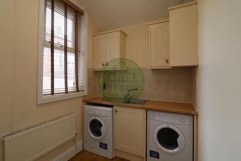 4 bedroom terraced house to rent - 10 Knowle RoadBurleyLeeds