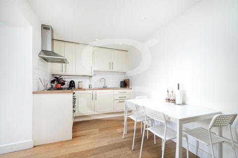 3 bedroom flat for sale - Langtry Road, St John's Wood Border NW8