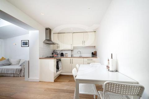 3 bedroom flat for sale, Langtry Road, St John's Wood Border NW8
