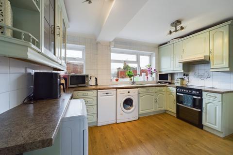 18 Silverdale, Stanford-le-hope, SS17 8BG
