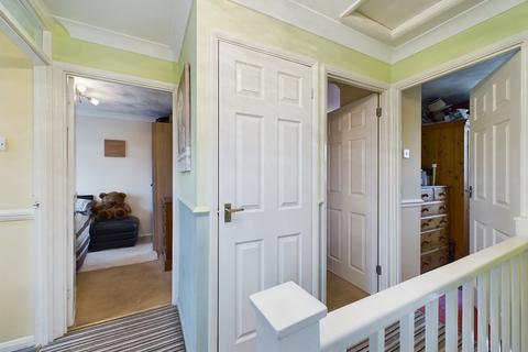 18 Silverdale, Stanford-le-hope, SS17 8BG