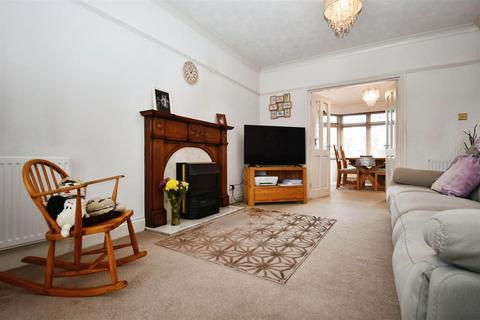 3 bedroom semi-detached house for sale, Lowfield Road, Anlaby