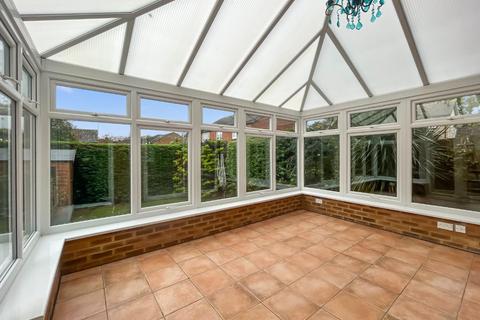 36 Broadhurst Drive, Kennington, Ashford, TN24 9RQ