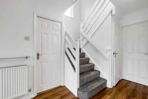 36 Broadhurst Drive, Kennington, Ashford, TN24 9RQ