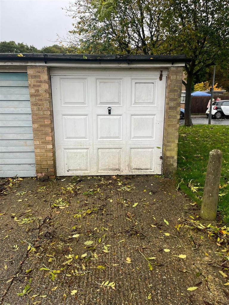 Exeter Close, Stevenage Garage £17,500