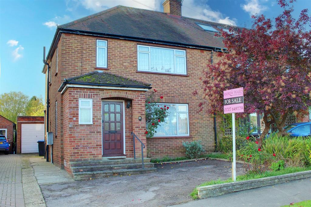 Oaklands Avenue, Brookmans Park AL9 3 bed semidetached house £799,950