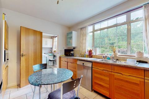 17 Raynton Close, Harrow, HA2 9TD
