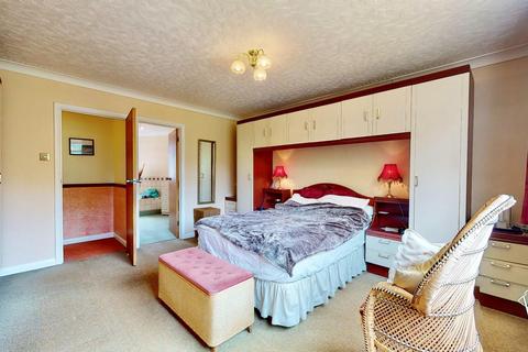 17 Raynton Close, Harrow, HA2 9TD