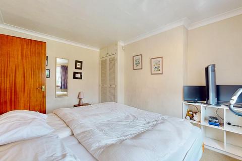17 Raynton Close, Harrow, HA2 9TD
