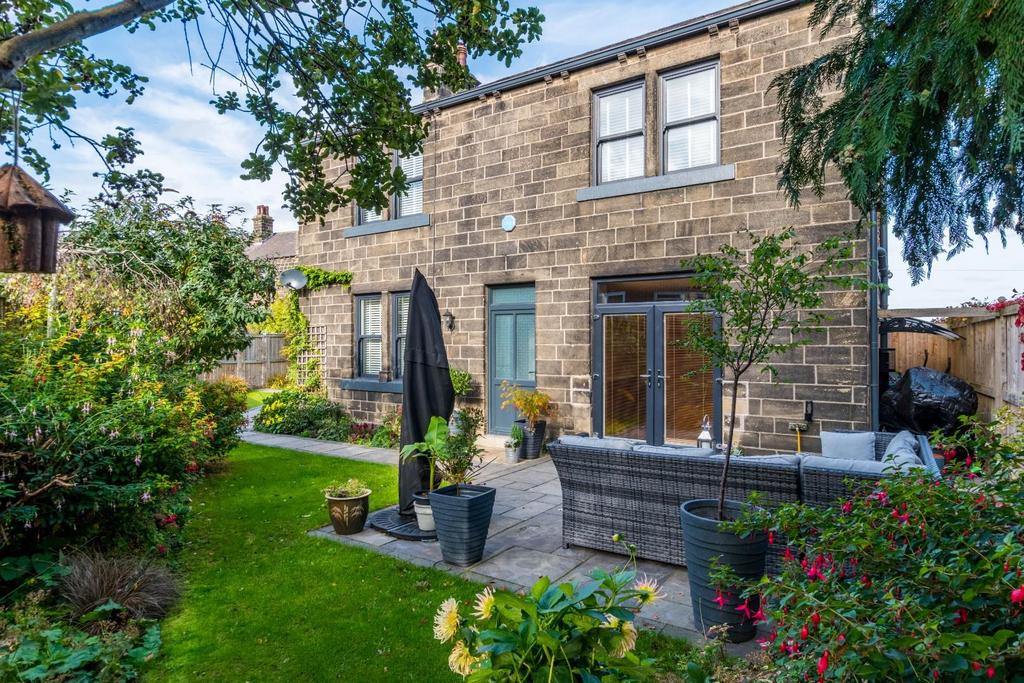 Carr Road, Calverley, 4 bed detached house for sale £600,000