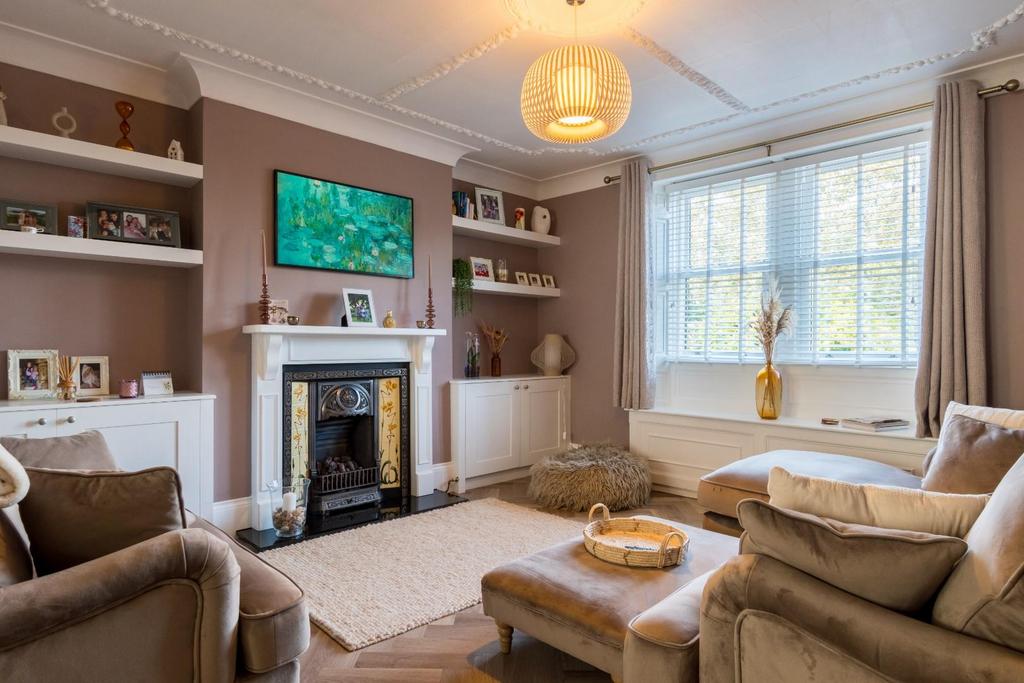 Carr Road, Calverley, 4 bed detached house for sale £600,000