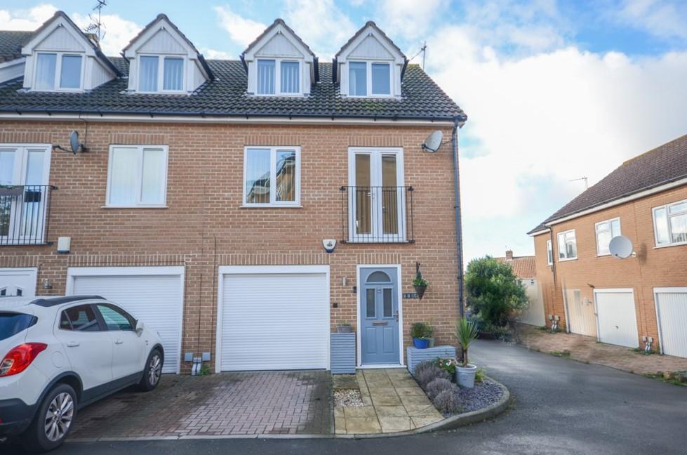 The Elms, Staple Hill, Bristol, BS16 4BN 3 bed end of terrace house for