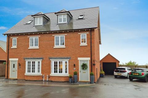 3 bedroom semi-detached house for sale - Poplar Gardens, Burton-On-Trent