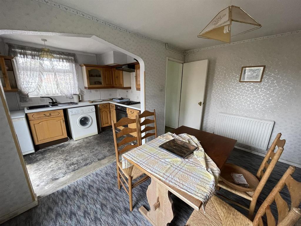 Russet Road, Cheltenham 3 bed semidetached house for sale £270,000