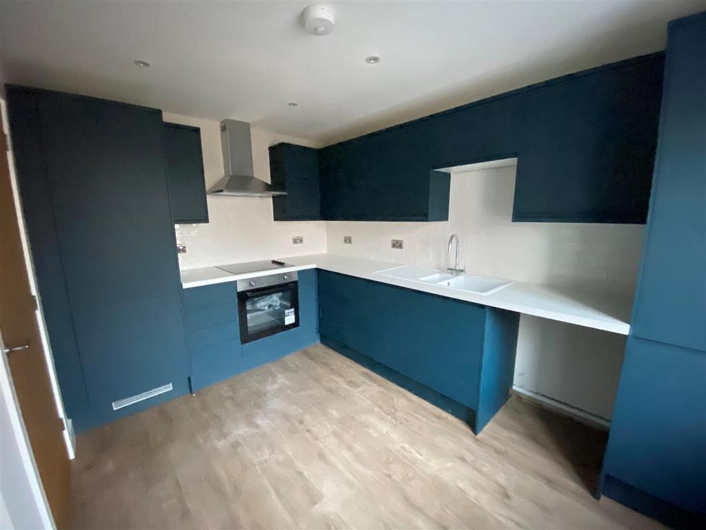 Victoria Avenue, Bloxwich, Walsall 3 bed house £1,300 pcm (£300 pw)