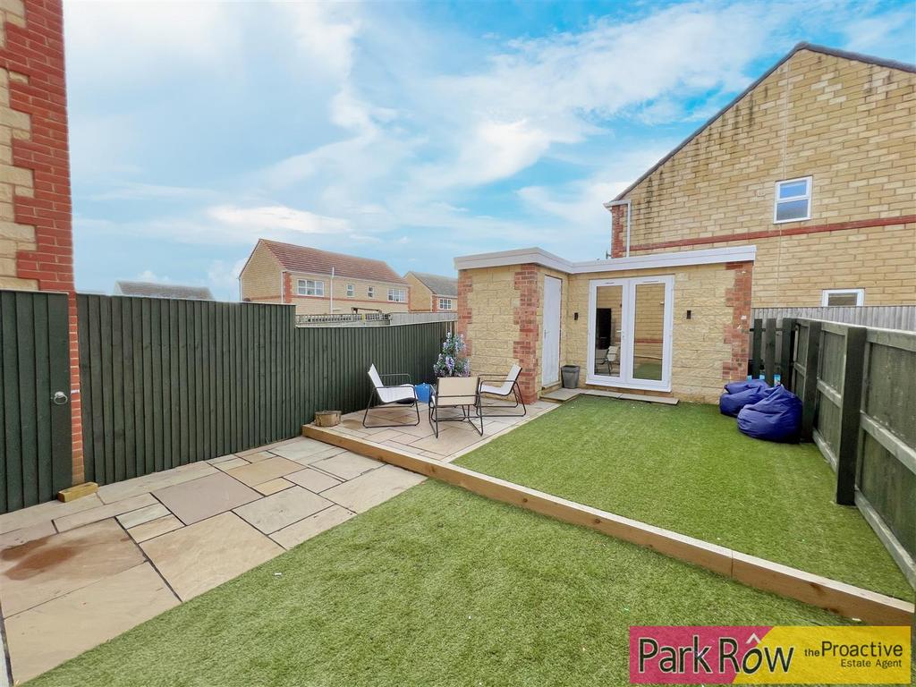 Hazel Way, Pontefract 3 bed terraced house £200,000