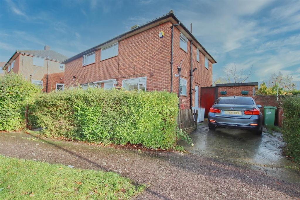 Grove Road, Borehamwood 3 bed semidetached house for sale £535,000