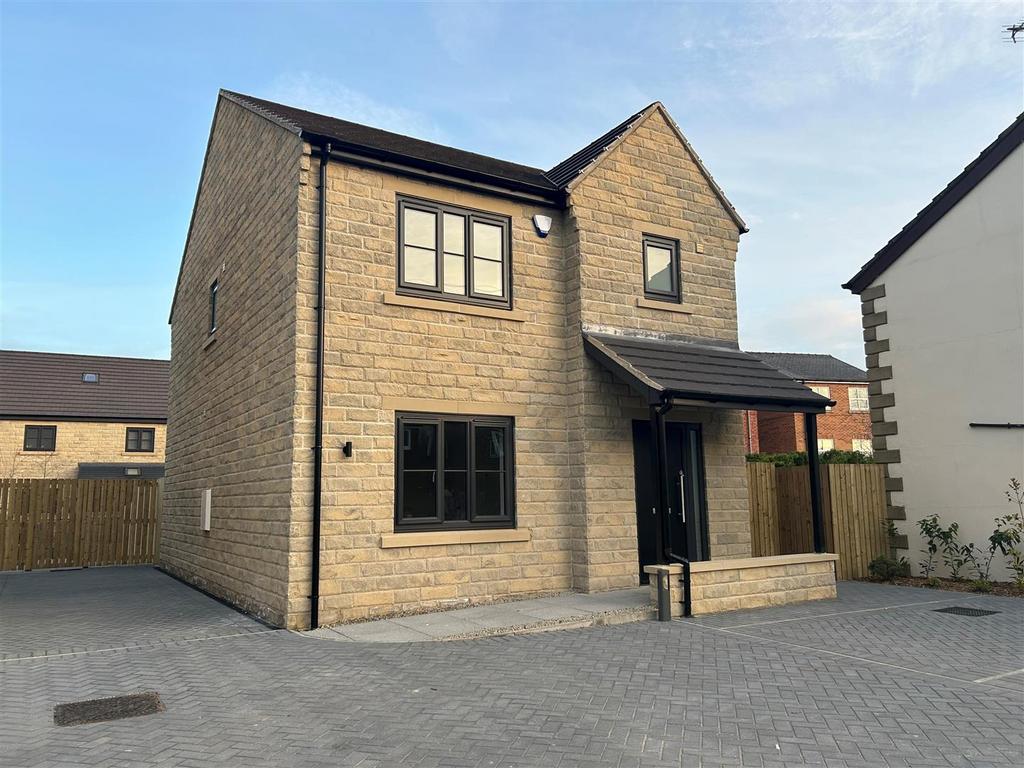 Main Street, Methley, Leeds 3 bed detached house £355,000