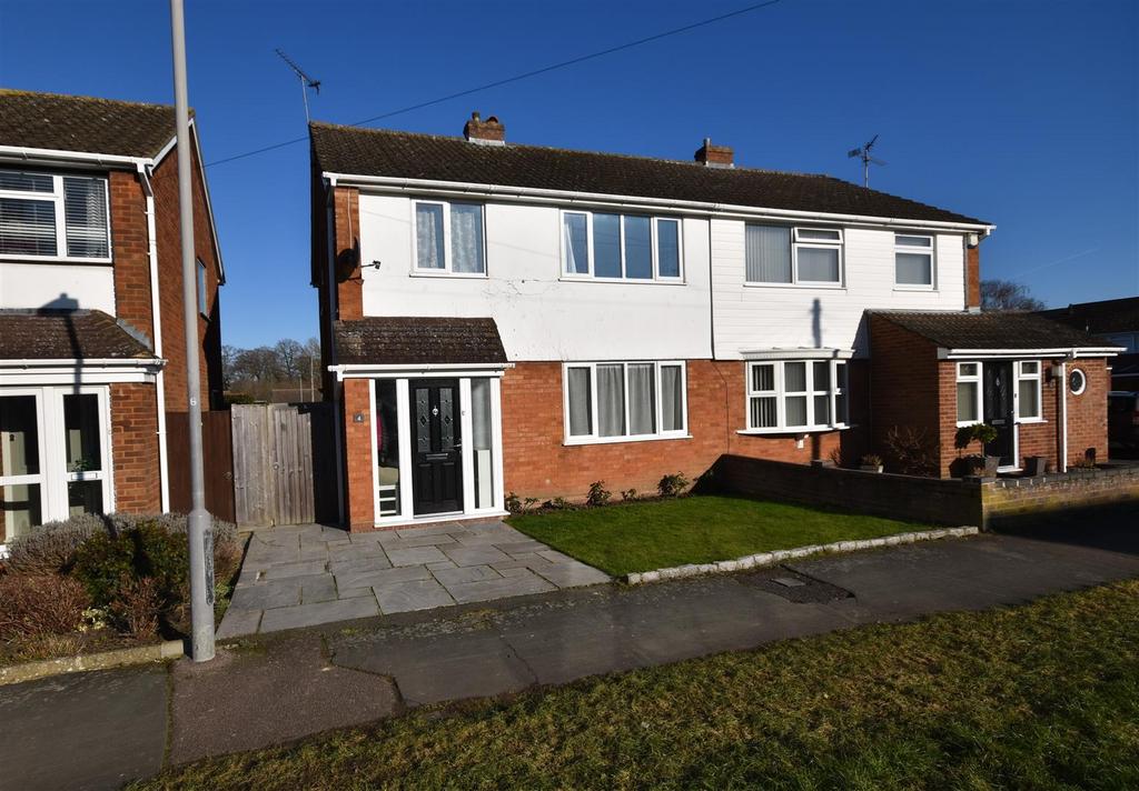 Pevensey Close, Aylesbury HP21 3 bed semidetached house for sale £