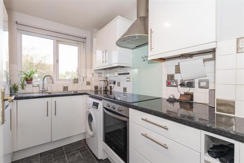 3 Heatherbank Close, Crayford, Dartford, DA1 3PN