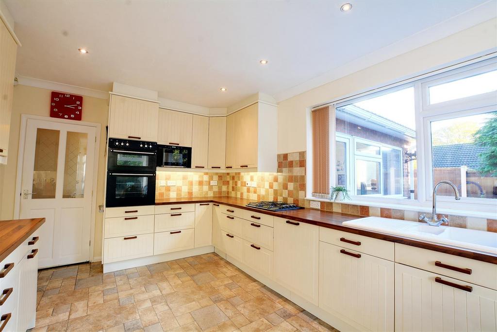 Dining kitchen
