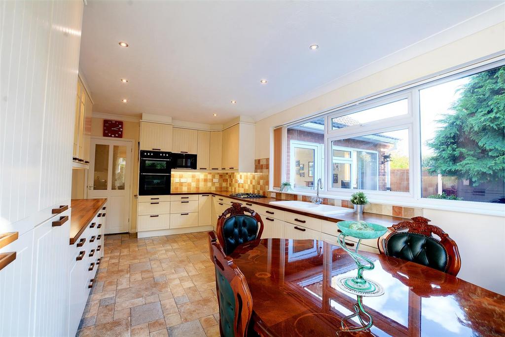 Dining kitchen