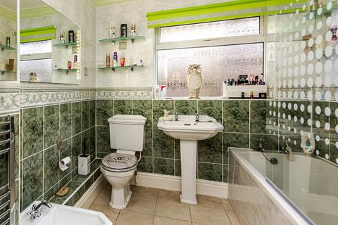 5 Bratch Common Road, Wombourne, Wolverhampton, WV5 8DG